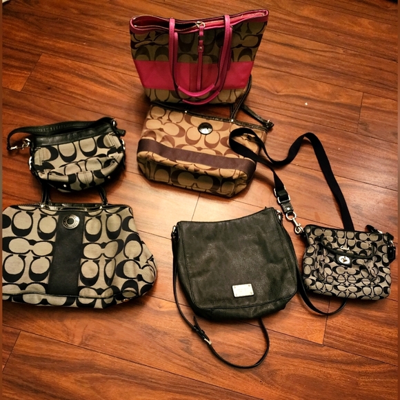 🔊LIVE Co-Host SHOW🔊 Designer Bags & Unique Accessories- w/@sarahbelle1616 - Picture 15 of 16